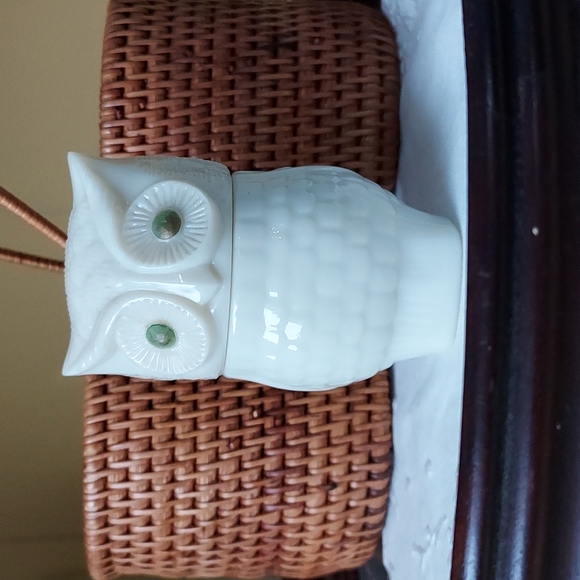 Owl bottle 🦉Avon perfume vintage Collectible green eyedbmilk glass 70s retro - Picture 2 of 13